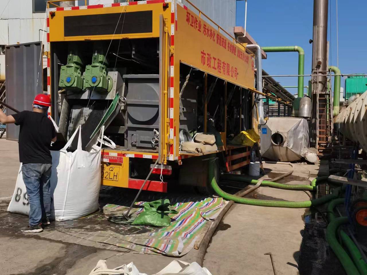 广华办事处淤泥压干处理