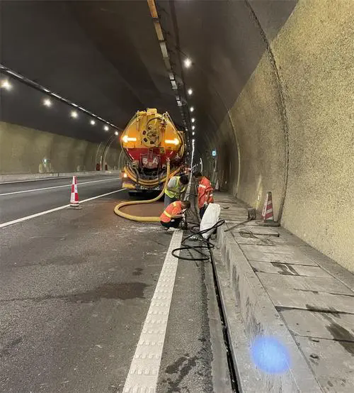 广华办事处隧道排水渠清淤